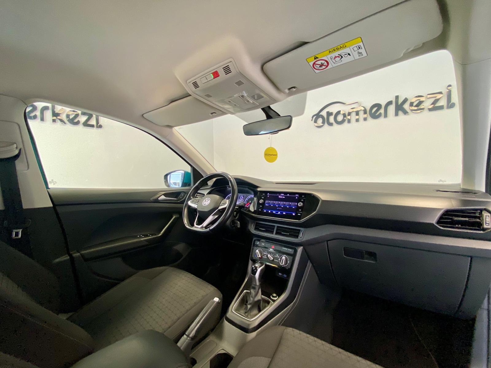 VOLKSWAGEN T-CROSS 13